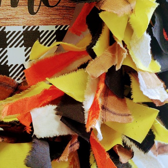 Hand Crafted Fall/All Seasons Welcome Sunflowers Round Fabric Rag Wreath 18" - Picture 3 of 8